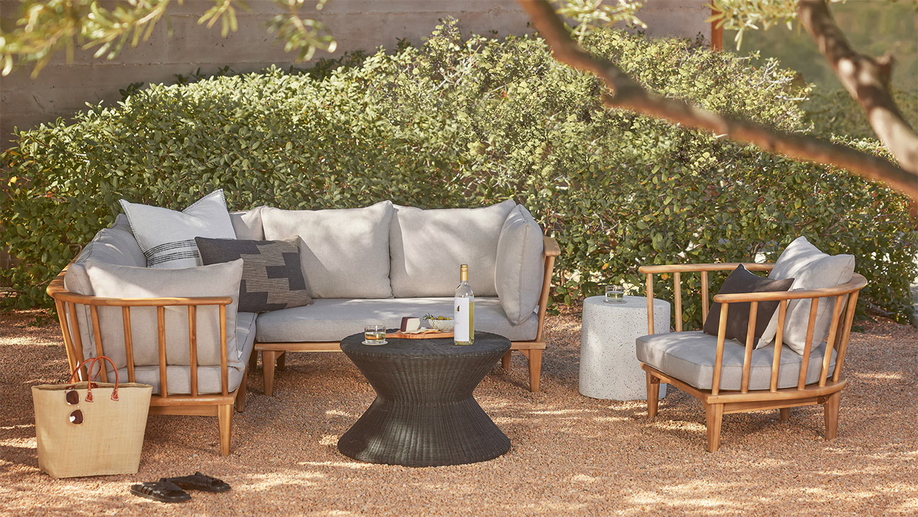 How to Choose Outdoor Furniture for Your Backyard