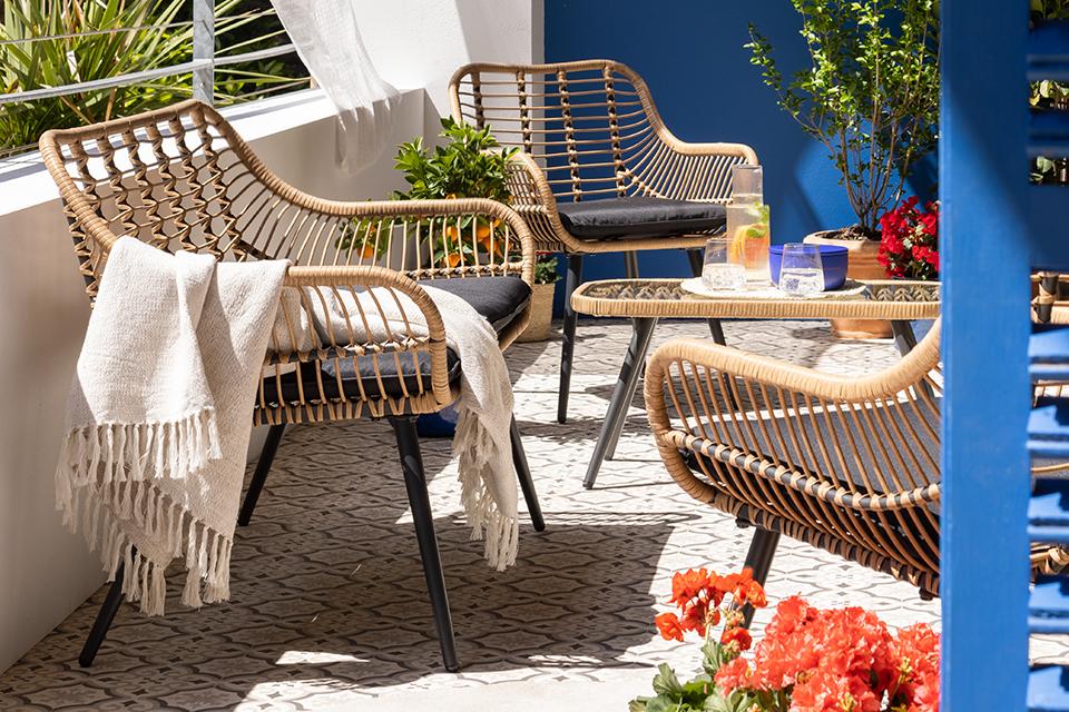 How to Find an Outside Furniture Sale
