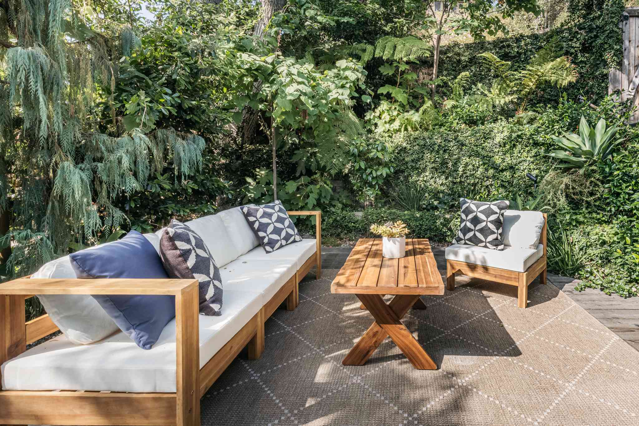 Spruce Up Your Garden, Patio Or Balcony With Beautiful Garden Furniture
