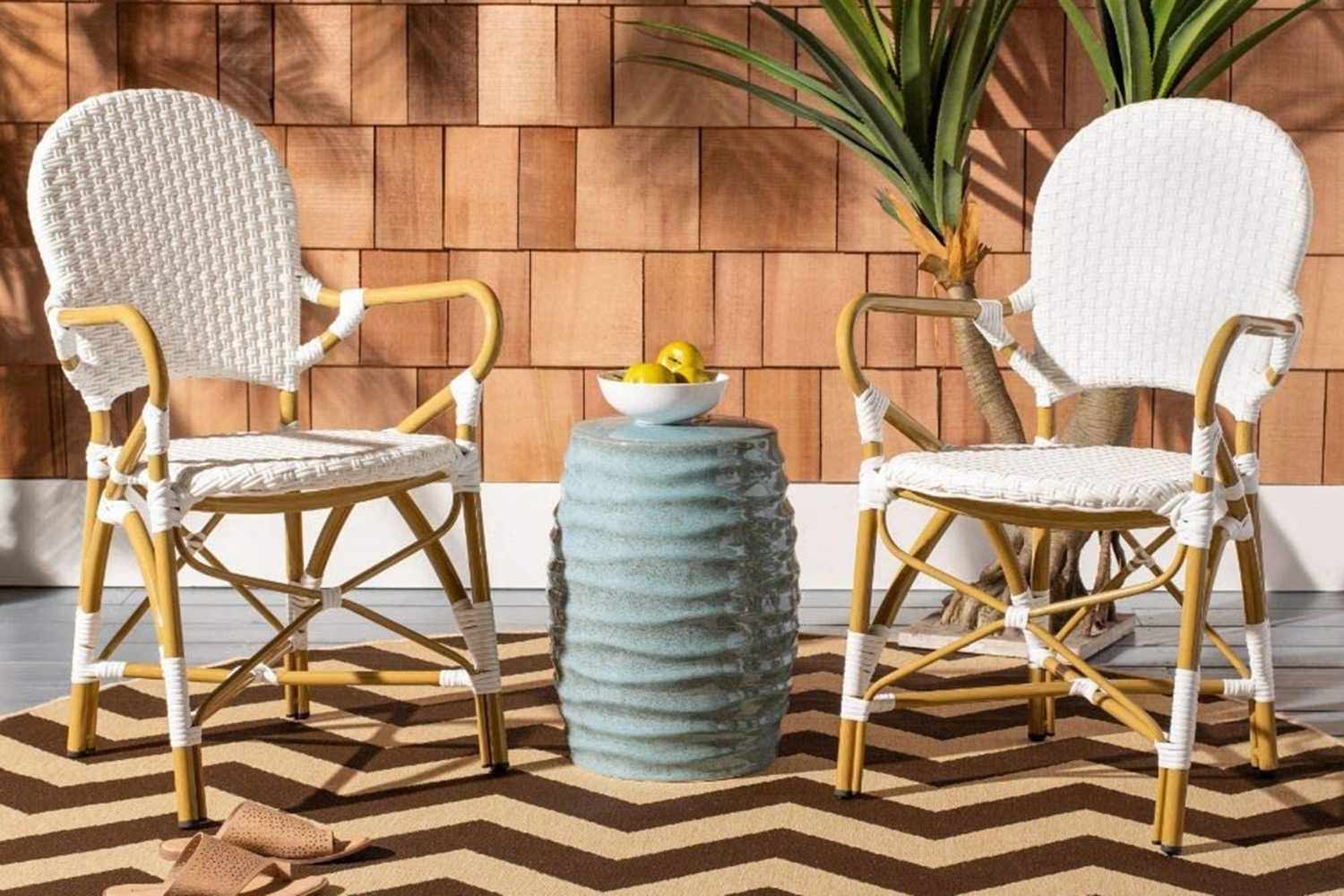 How Great Patio Furniture Transforms Your Outdoor Space Into an Oasis For Dining, Relaxing and Entertaining