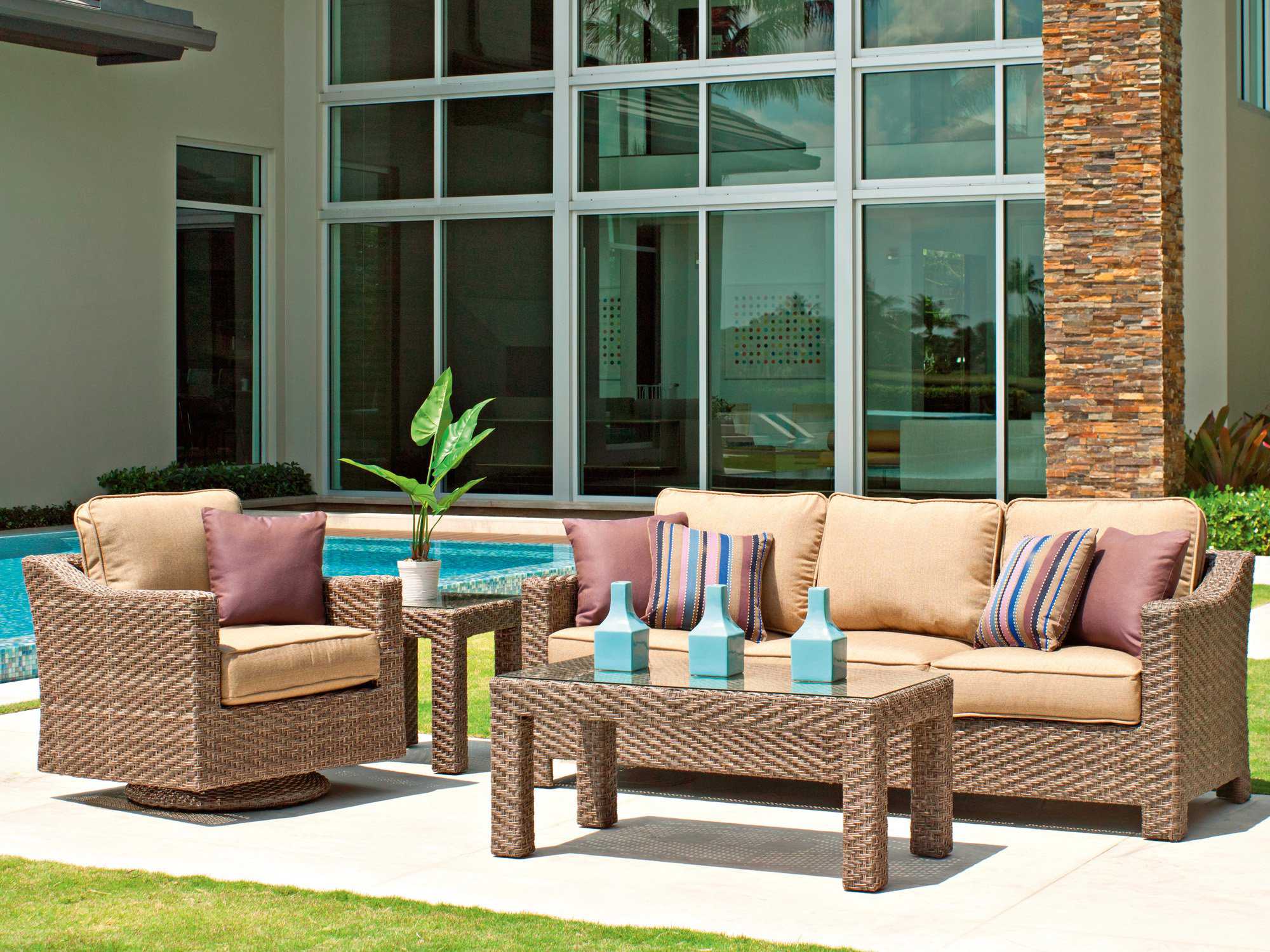 How to Select an Outdoor Patio Furniture Set