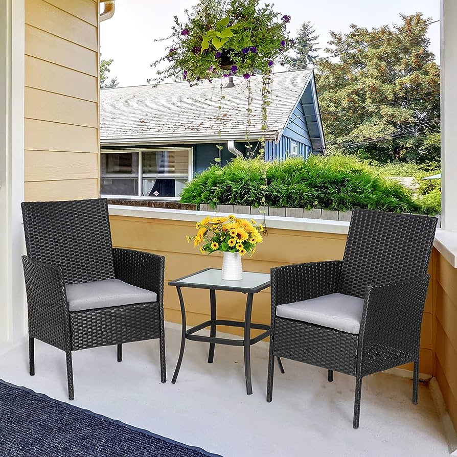 Porch Sets Embrace the Outdoors