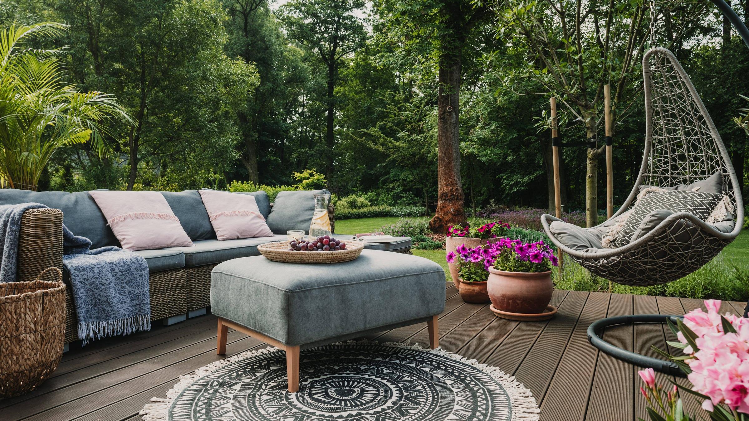 Vintage Outdoor Set Sale – A Great Way to Revamp Your Backyard