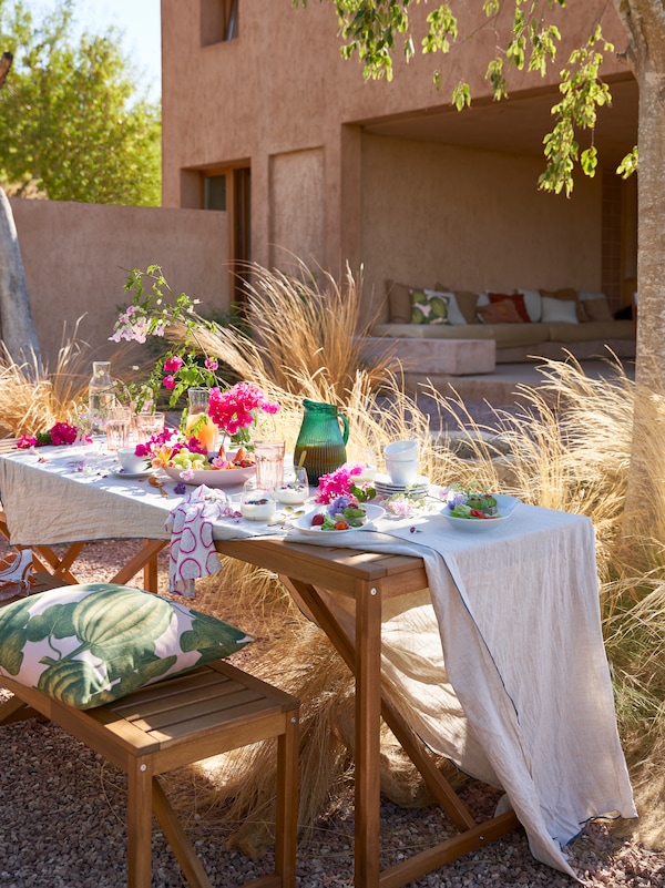 Shopping For a Small Outdoor Patio Set