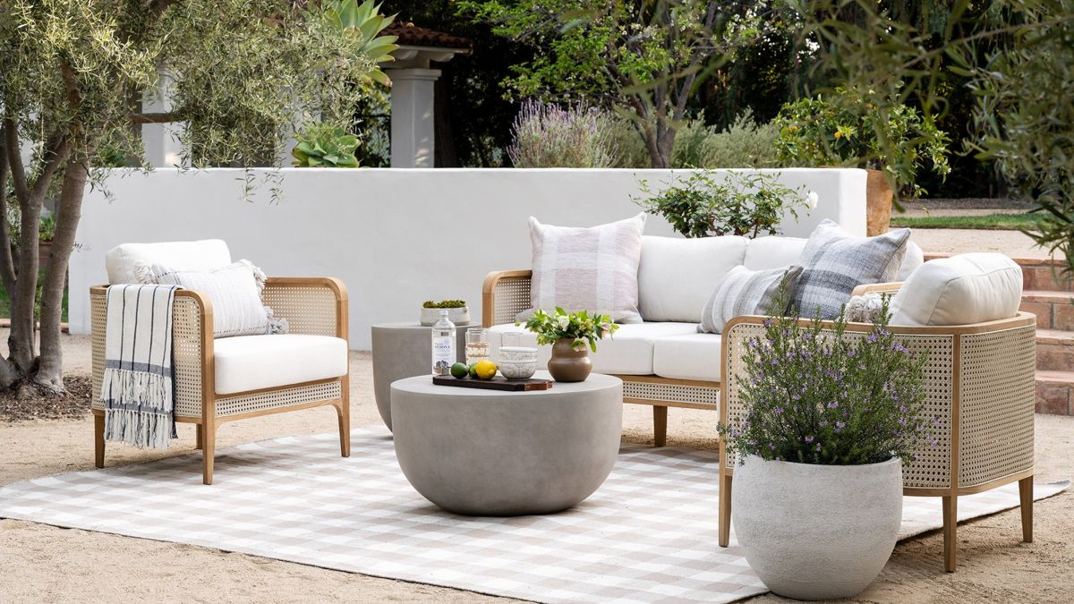 Outdoor Patio Stores Offer a Variety of Styles and Sizes