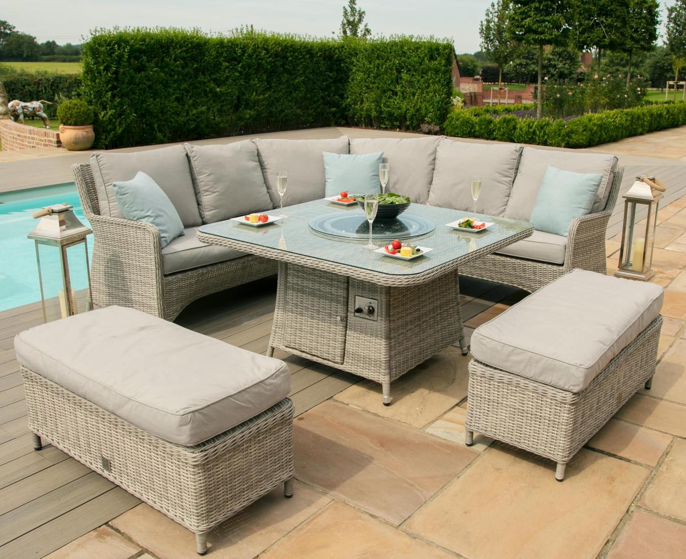 How to Choose the Right Material for an Outside Furniture Set