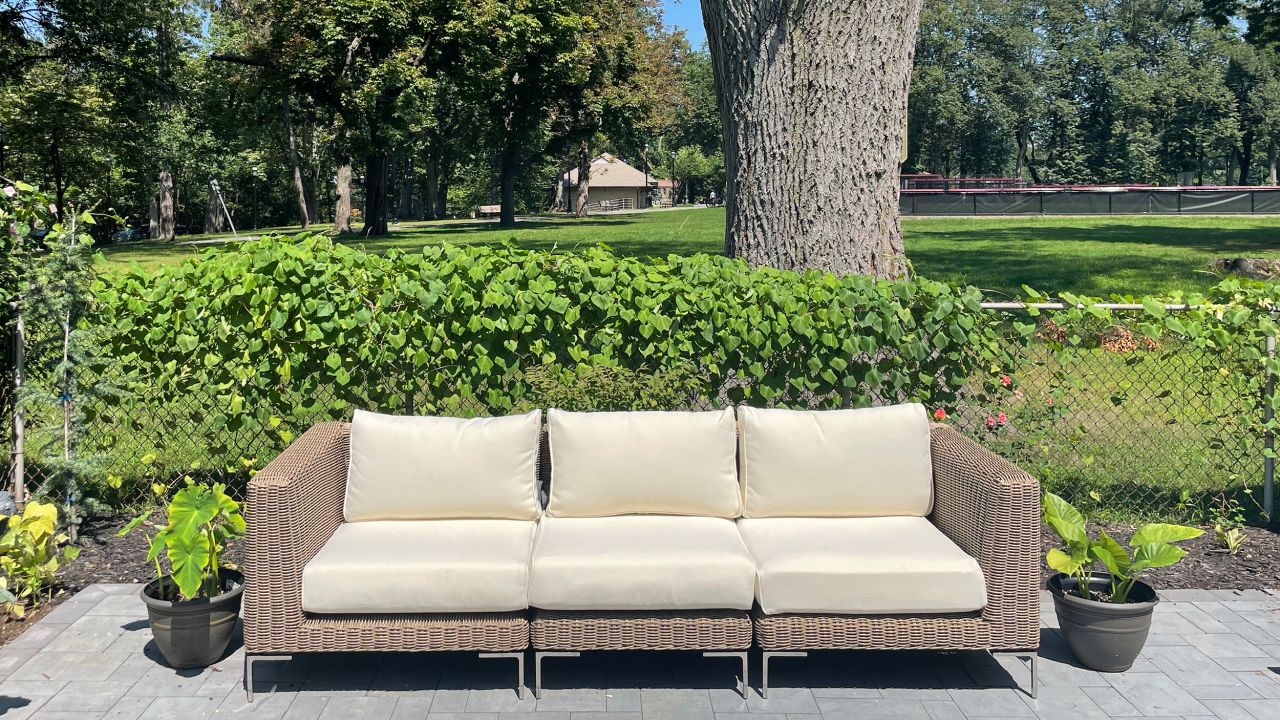 Choosing Poolside Furniture For Your Backyard Oasis