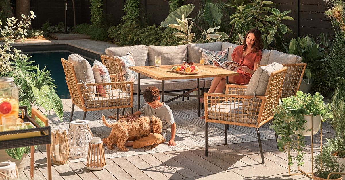 Backyard Lawn Furniture – Look Beyond the Cacophony of Cheap Plastic and Metal