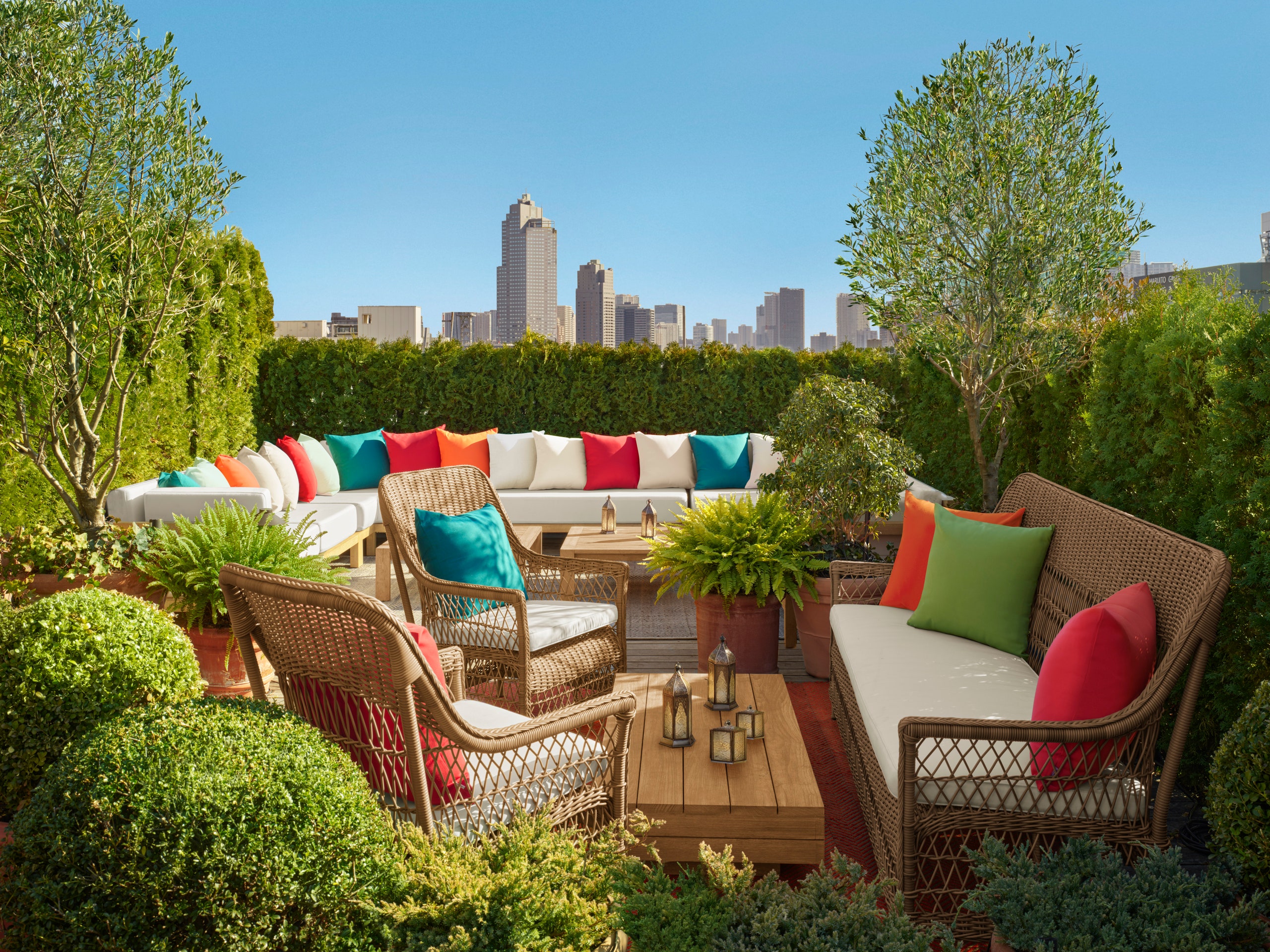 Create the Ultimate Outdoor Oasis with the Westminster Outdoor Sofa