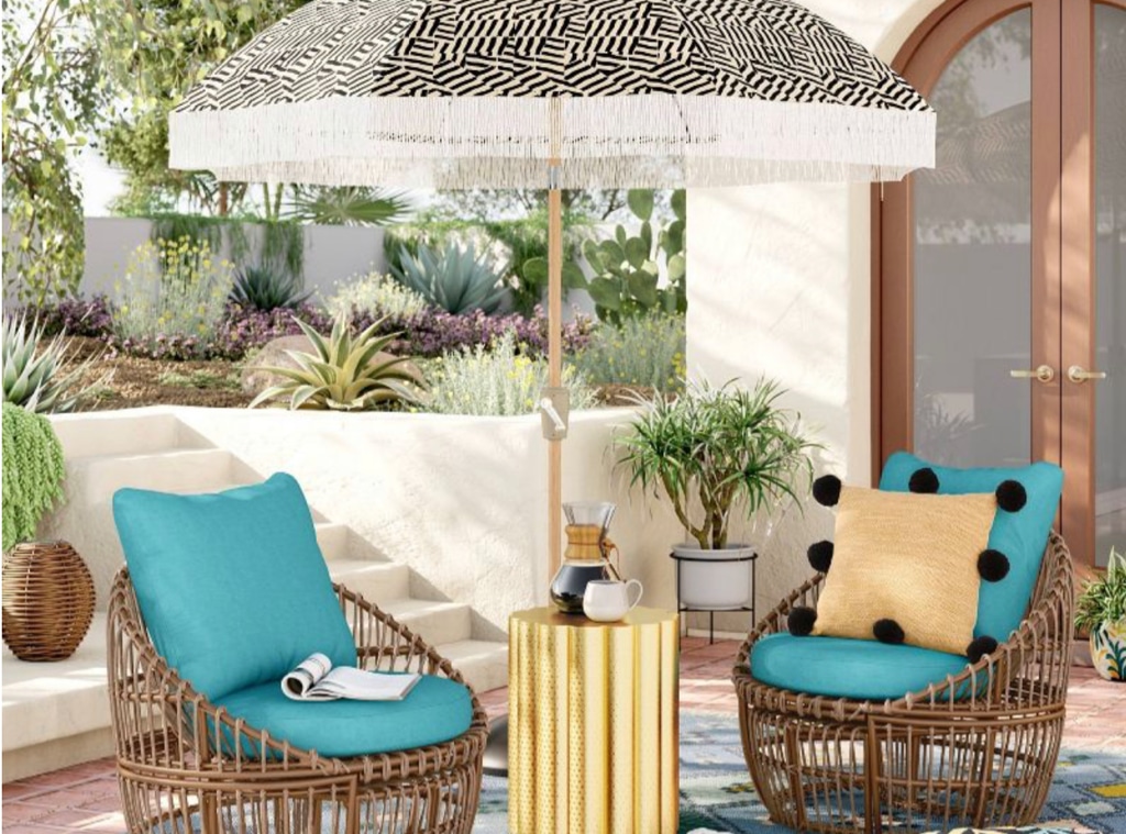 Tips For Buying Outdoor Patio Umbrellas on Sale