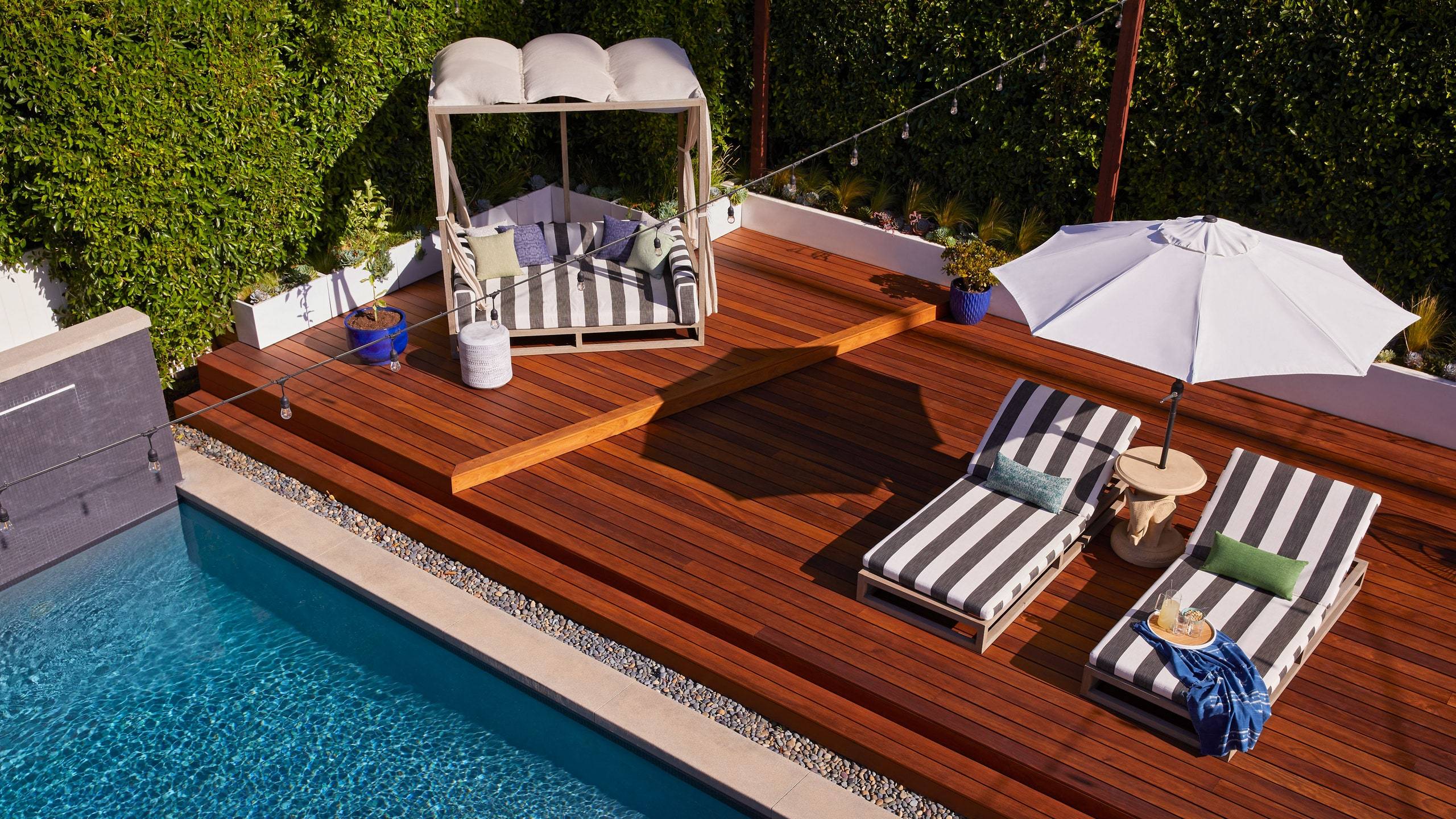 How to Shop for Patio Furniture at a Retail Store