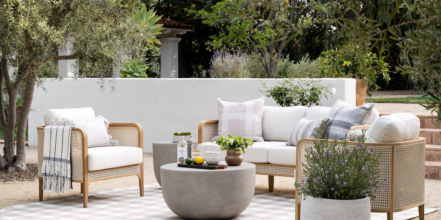 Beautify Your Backyard With Outdoor Furniture Sets