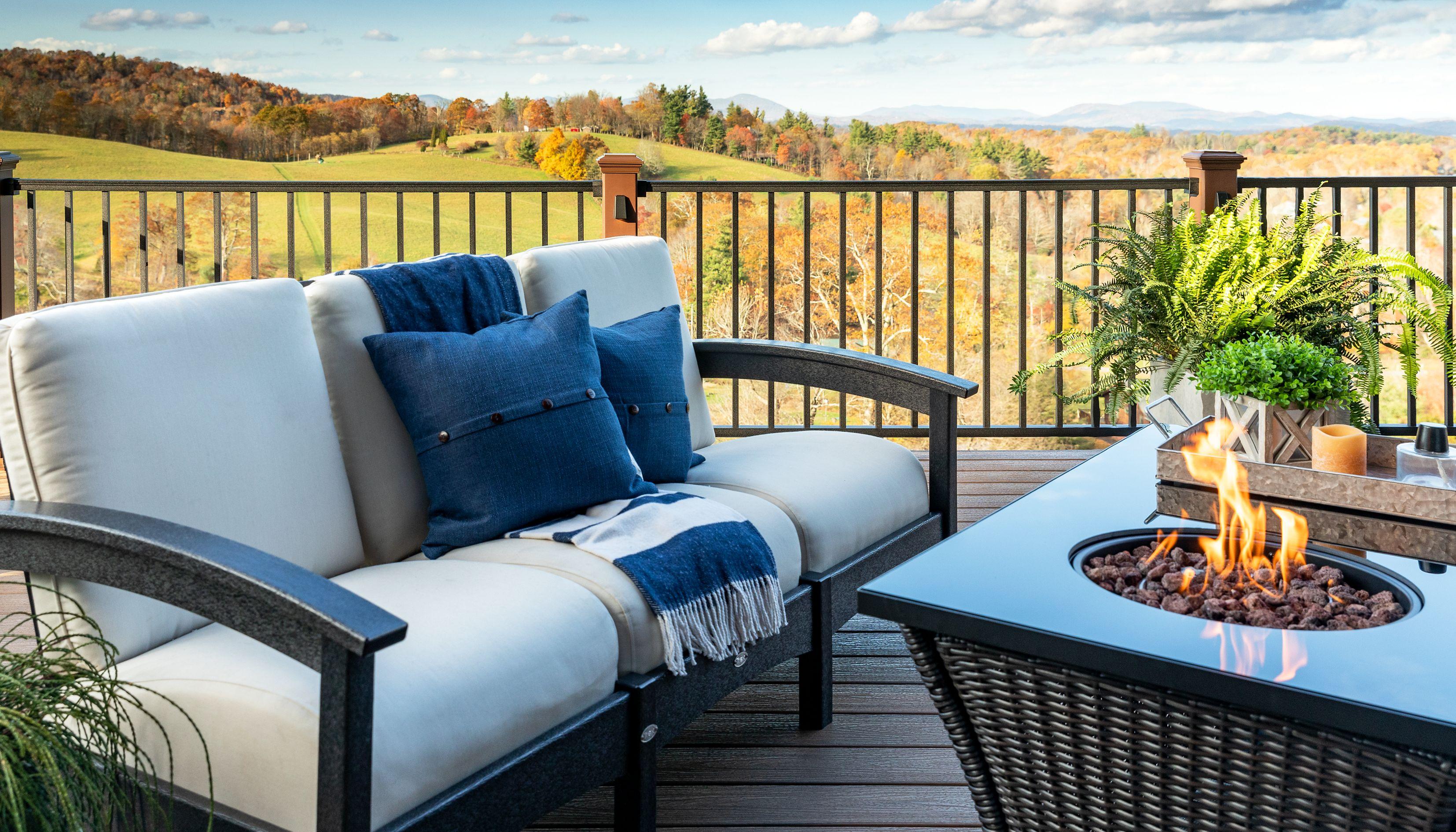 5 Popular Styles of Poolside Furniture