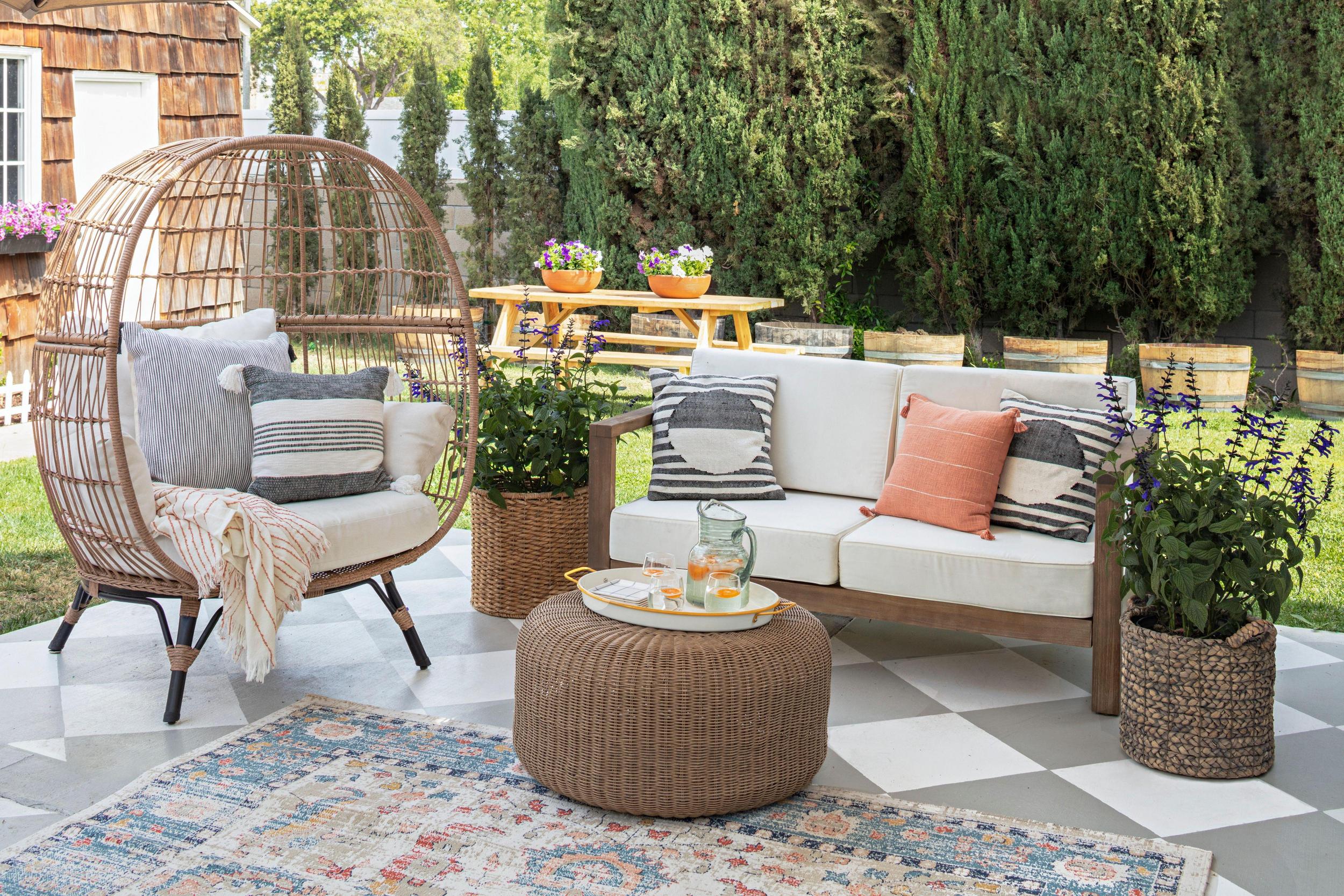 Choosing Furniture For the Patio